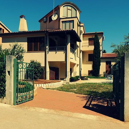 Stoja Apartment Pula Bagian luar foto