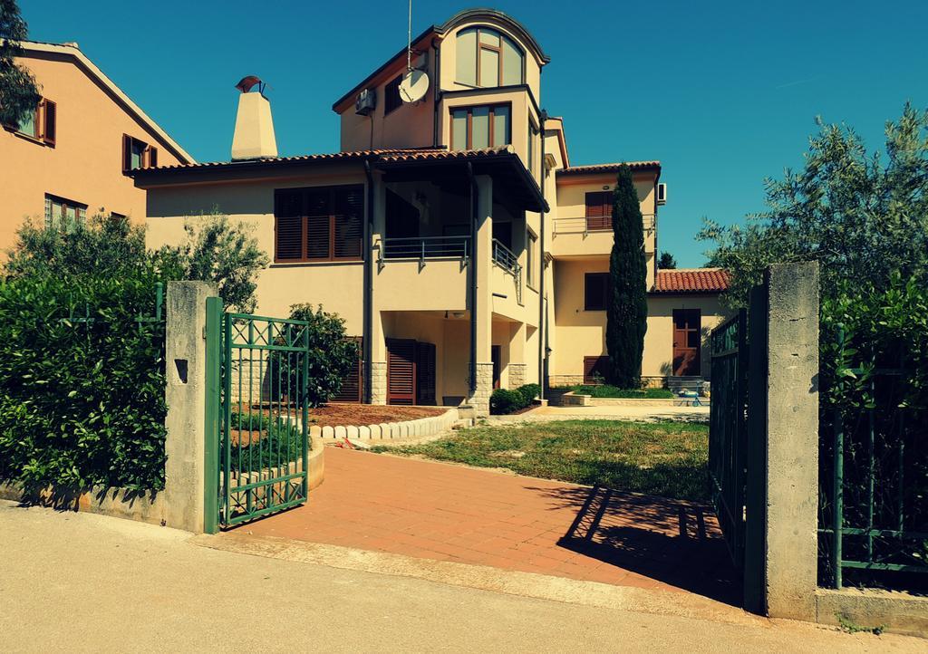 Stoja Apartment Pula Bagian luar foto